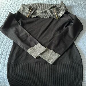 NWOT Venus off the shoulder sparkly sweater. Sz med.
